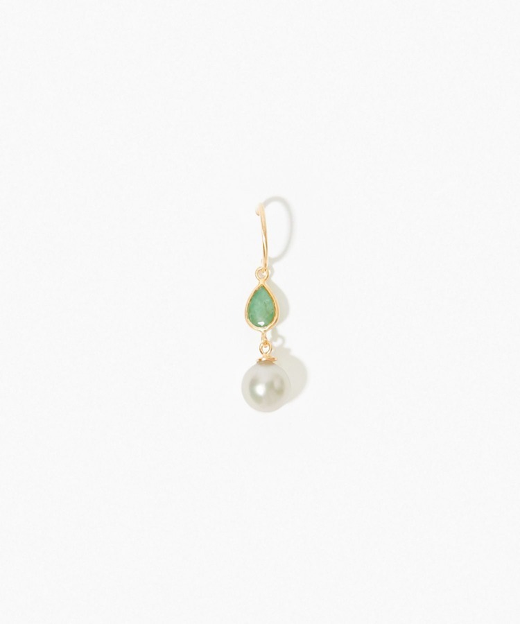 [philia] K10 akoya and pear-shaped emerald pierced earring