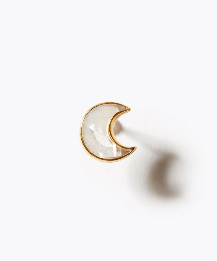 [selene] rainbow moonstone moon pierced earring