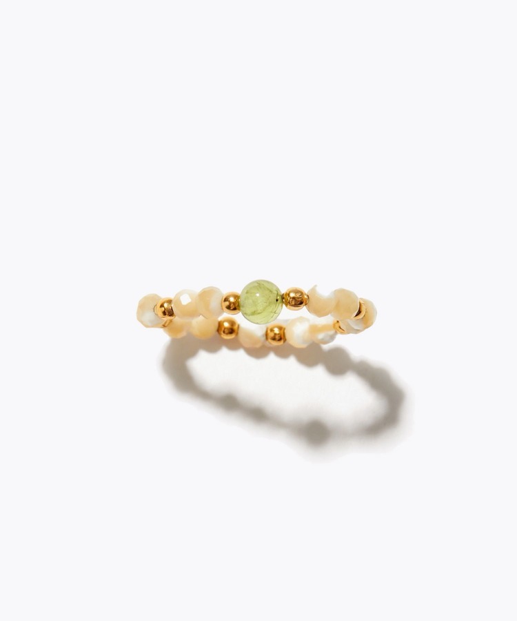 [amulette] [Symbol of love tenderness and motherhood] Mother of pearl×peridot ring