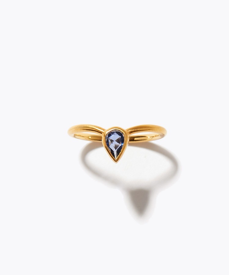 [eden] pear shape blue sapphire ring