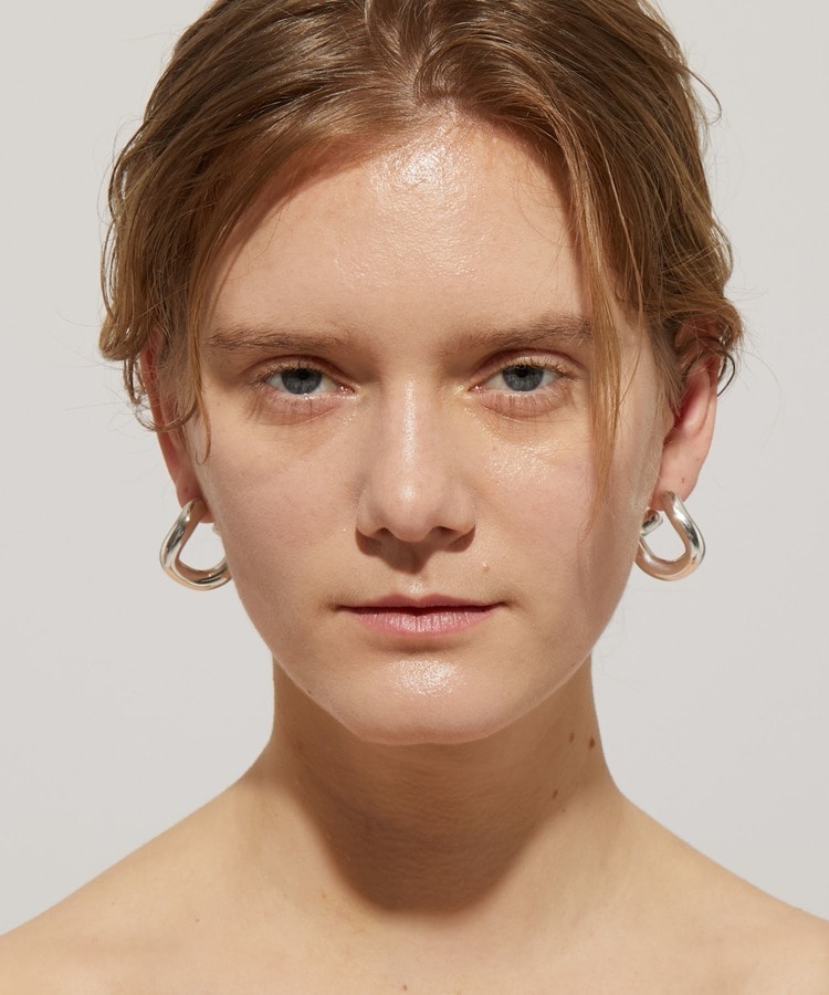 [bone] twisted silver pierced earring