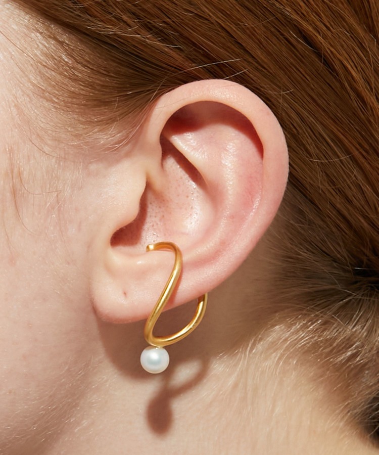 [philia] akoya pearl organic line ear cuff