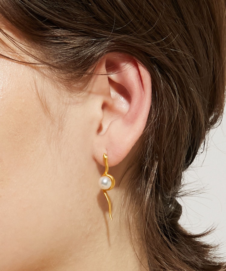 [philia] akoya pearl viper single pierced earring