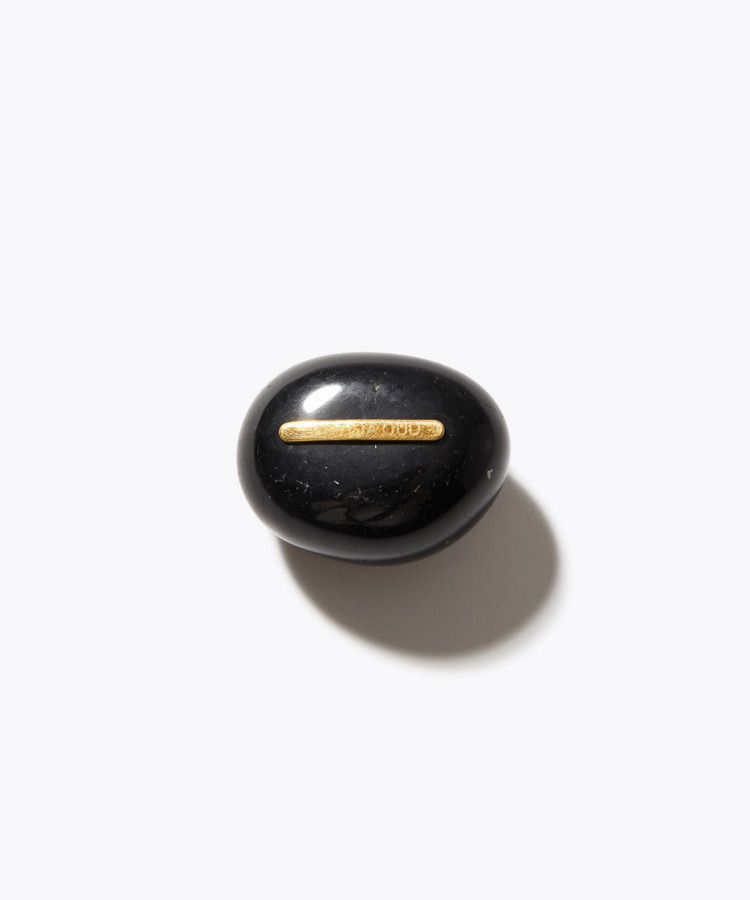 [amulette] 「A stone that steadies the heart and shields from evil」black agate