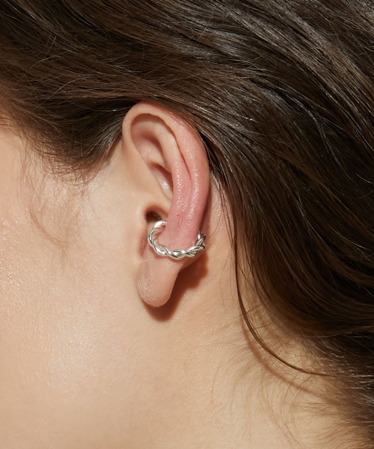 [bone] twisted silver ear cuff