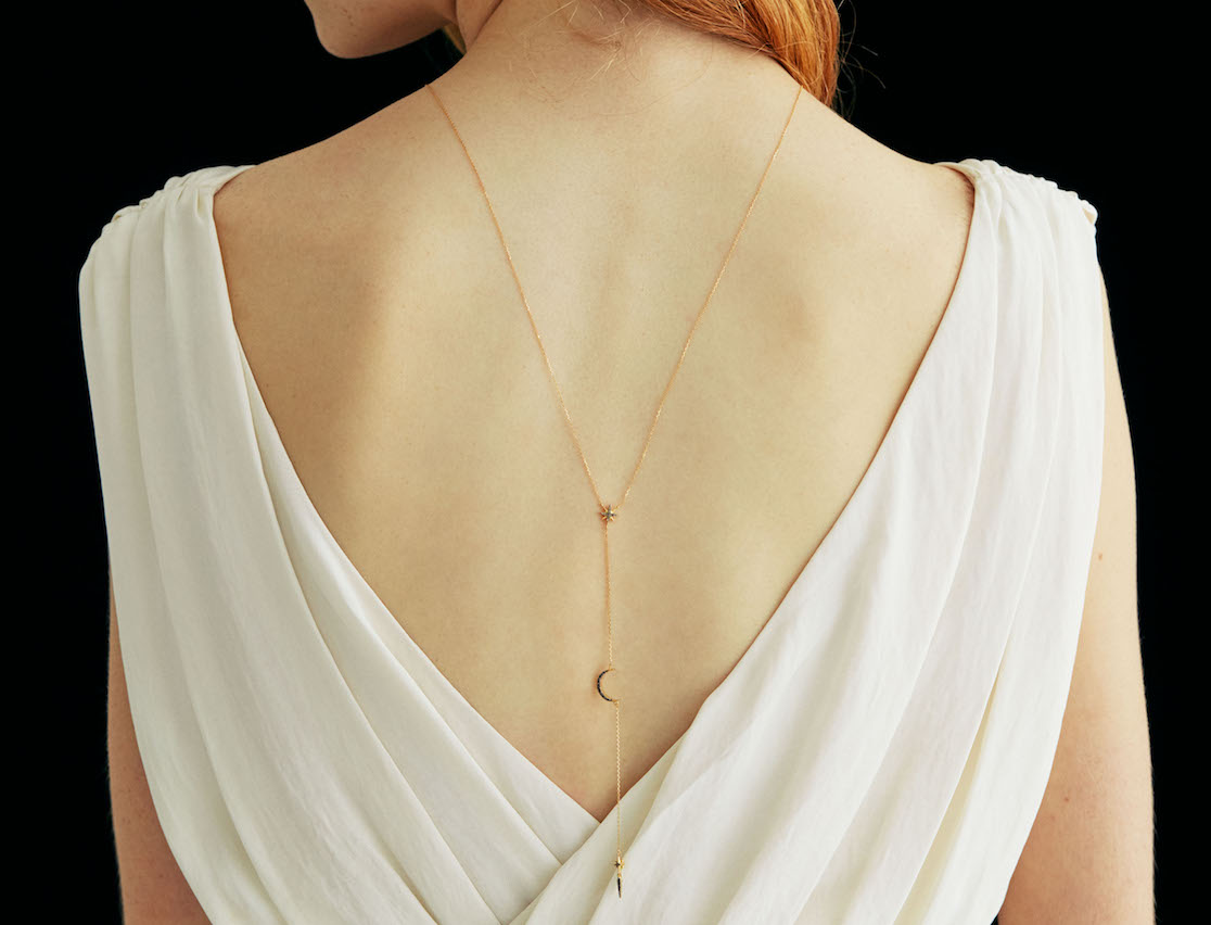 &ldquo;selene of christmas&rdquo; ―― 輝く黄金の冠を戴き、額に月をつけた絶世の美女、月の女神