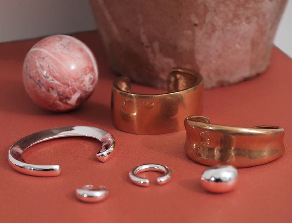  &ldquo;bone&rdquo;シリーズにシルバーが新登場。この夏はゴールド&times;シルバーのモードなミックスを