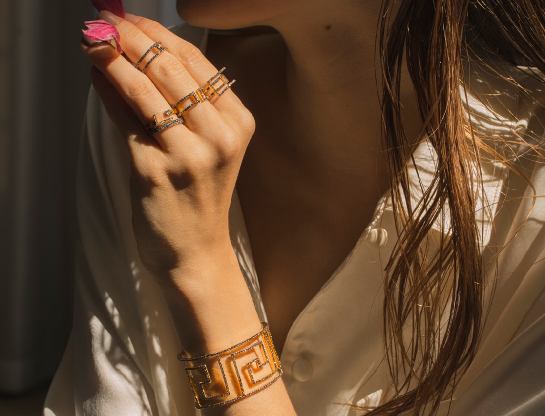 モダンでジオメトリックな新作 &ldquo;meander&rdquo;登場――リングのスタッキング・スタイリングをご紹介