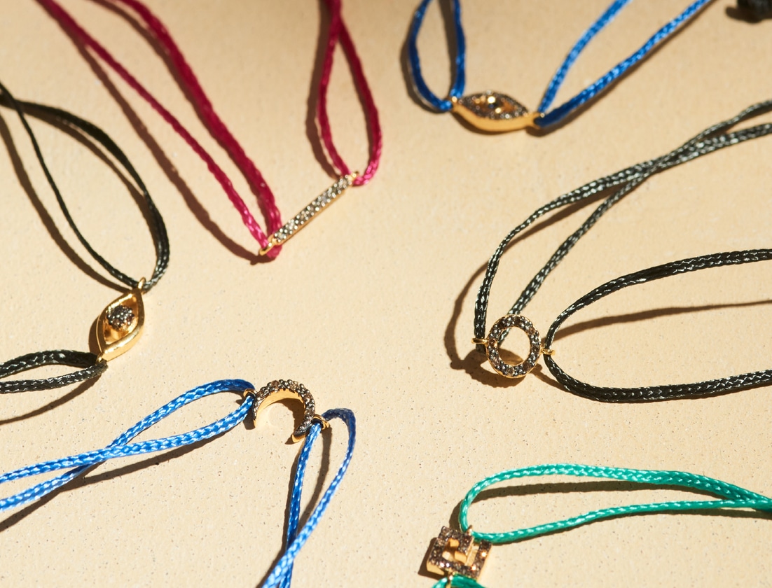 途上国の女性たちに煌めく笑顔を届ける「I am」Donationプロジェクトのカラフルなコードブレスレット新作。