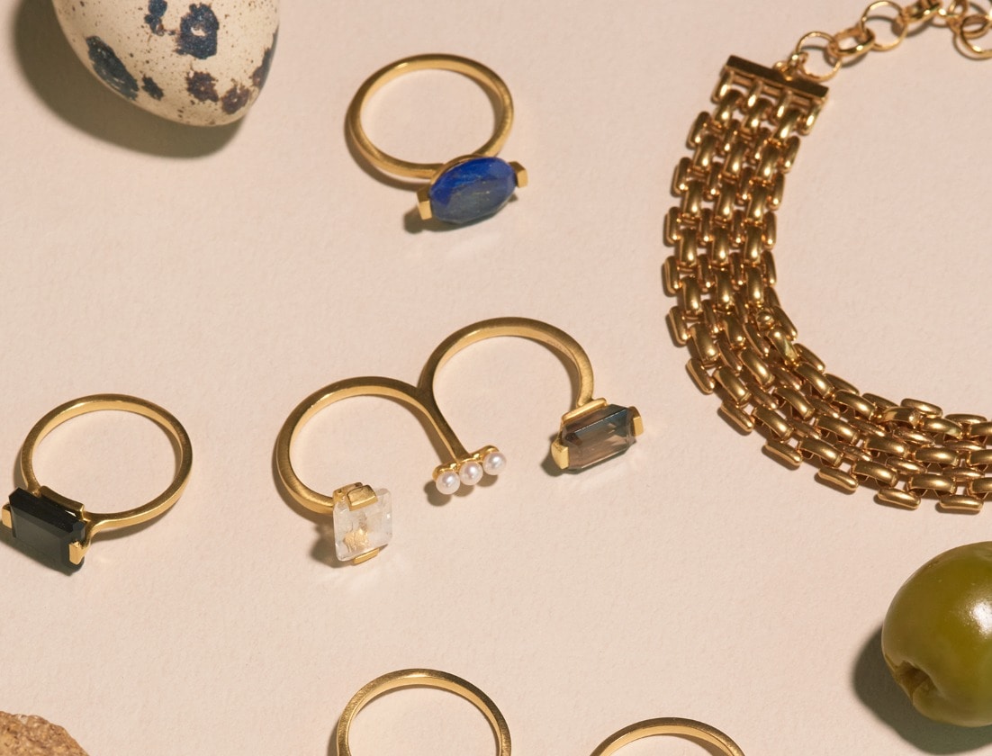 古代の風合いとモダンなルックが融合する&ldquo;ancient&rdquo;シリーズの新作は、秋めくカラーストーンが登場