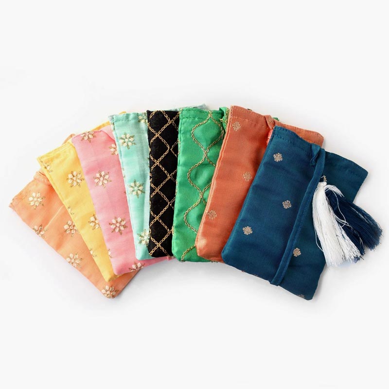 刺繍ミニポーチ