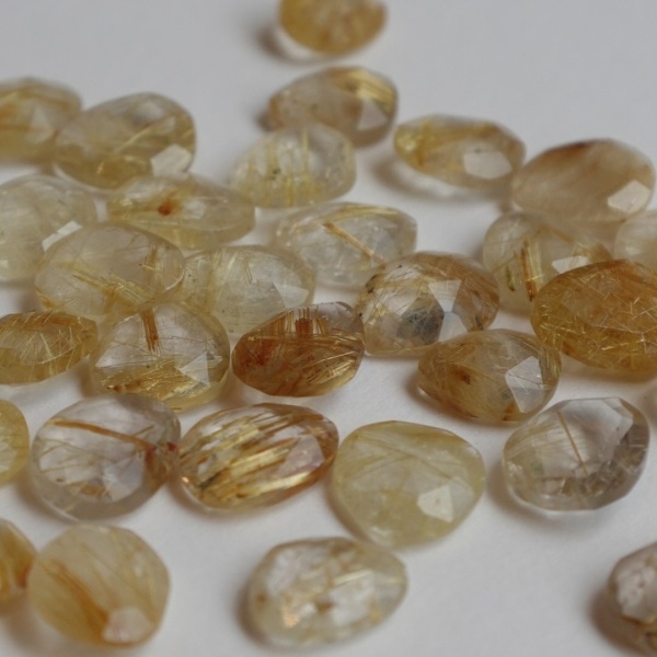 獅子座ラッキーアイテム