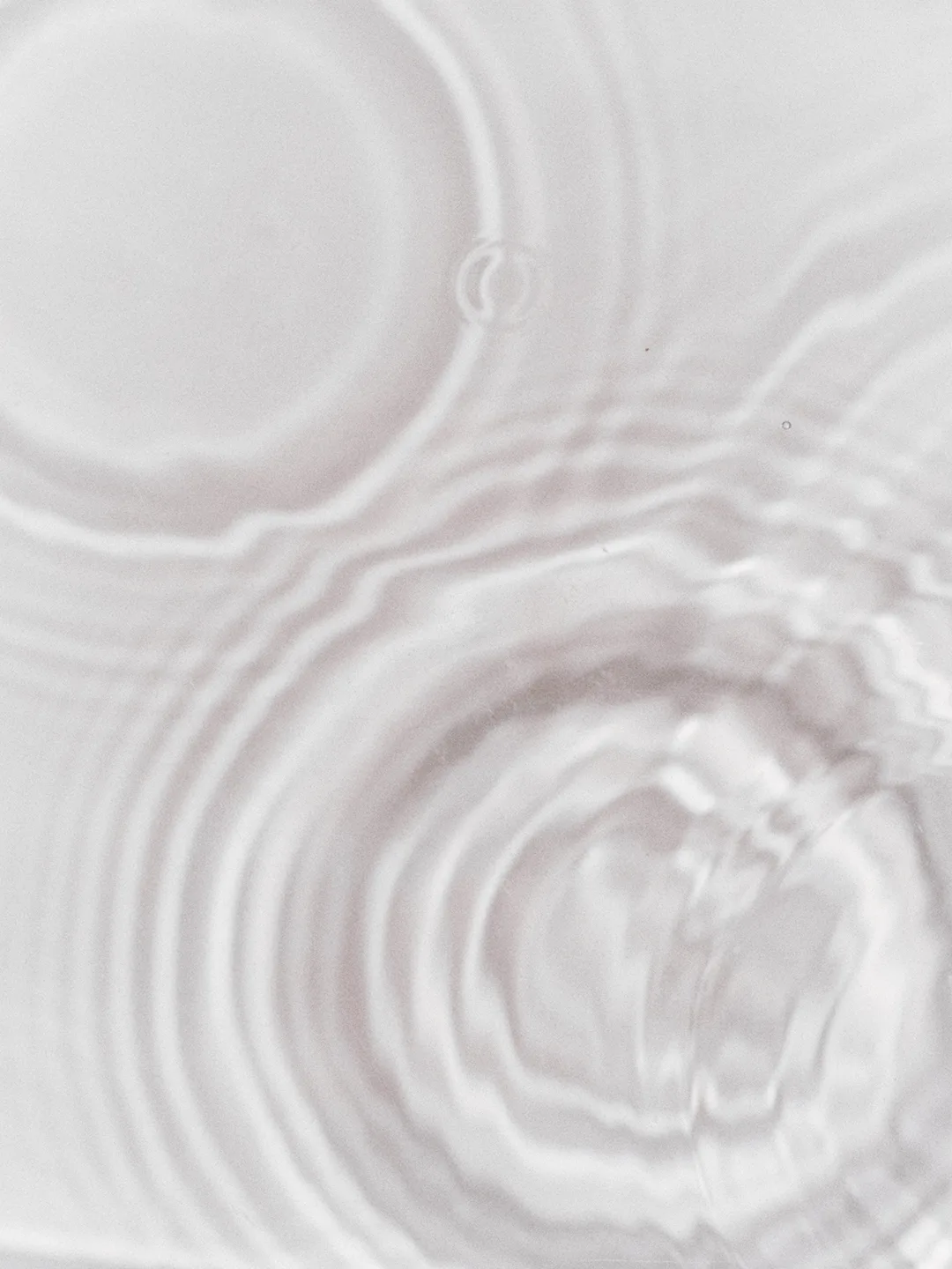 水面に広がる波紋